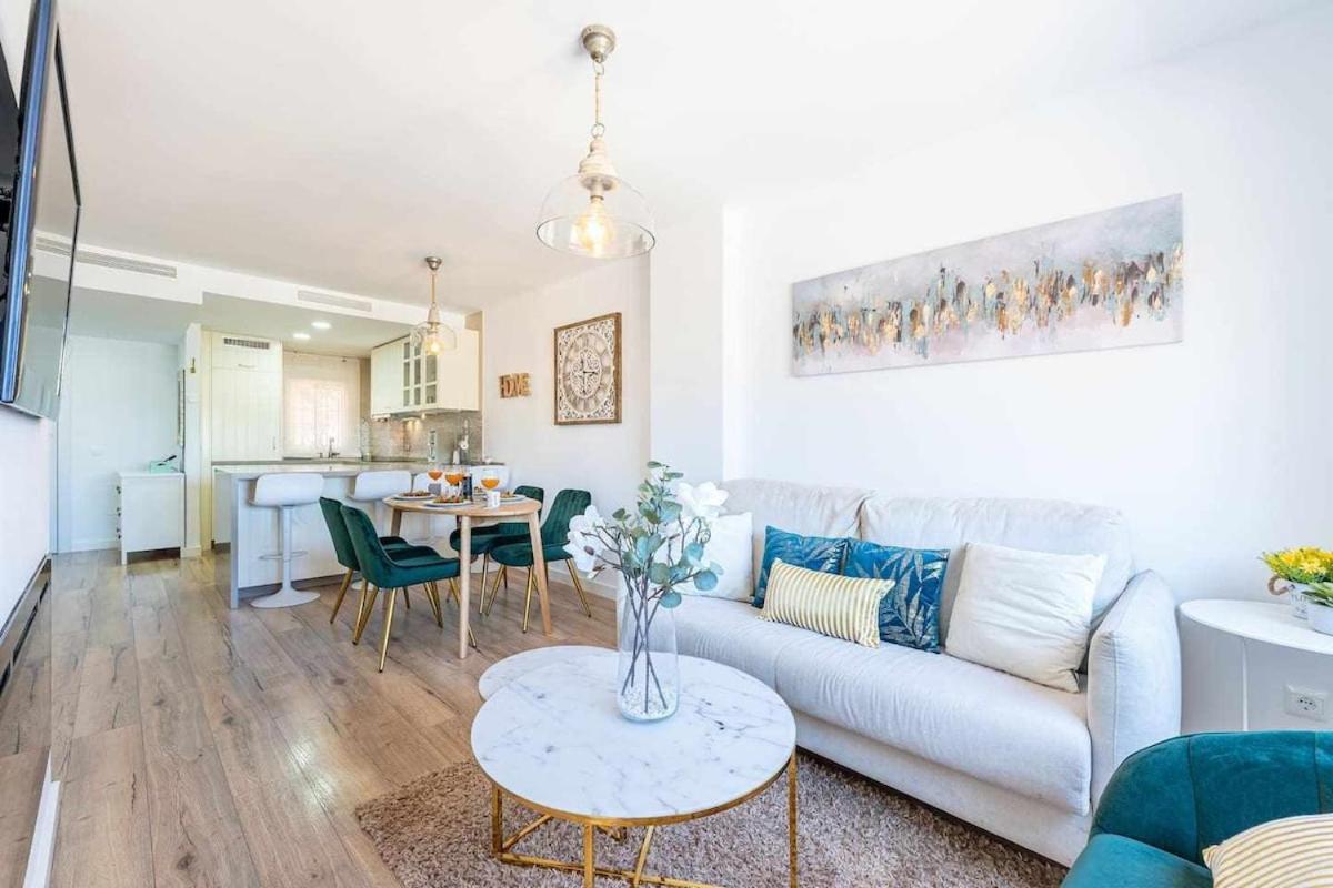797 Holiday Rentals - Lujoso Apartamento En Arroyo Con Piscina 베날마데나코스타 외부 사진